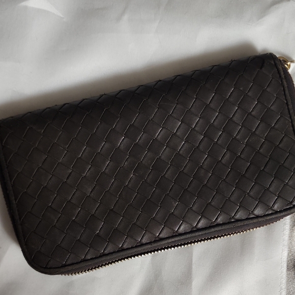 Authentic Bottega Venetta Intrecciato Woven Leather Wallet